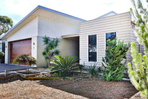 Calming Waters - Pet Friendly - Community Pool - Schoolies Week Accommodation 37