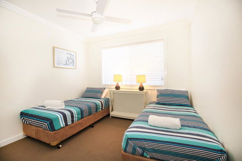 Calming Waters - Pet Friendly - Community Pool - Schoolies Week Accommodation 18