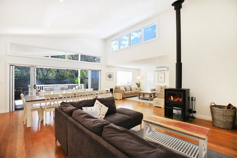Calming Waters - Pet Friendly - Community Pool - Schoolies Week Accommodation 2