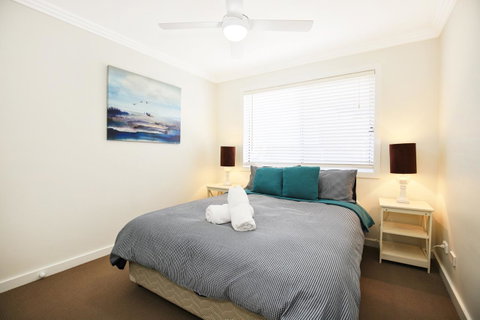 Calming Waters - Pet Friendly - Community Pool - Schoolies Week Accommodation 17