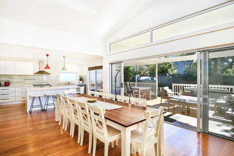 Calming Waters - Pet Friendly - Community Pool - Schoolies Week Accommodation 0