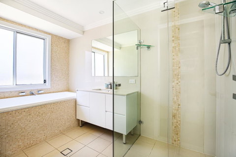Calming Waters - Pet Friendly - Community Pool - Schoolies Week Accommodation 23