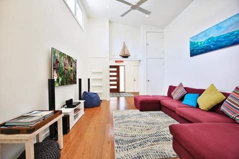 Calming Waters - Pet Friendly - Community Pool - Schoolies Week Accommodation 3