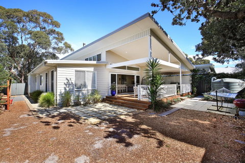 Calming Waters - Pet Friendly - Community Pool - Schoolies Week Accommodation 32