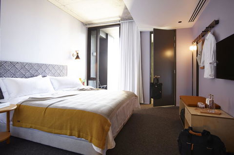 Alex Hotel - Schoolies Week Accommodation 2