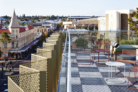 Alex Hotel - Schoolies Week Accommodation 1