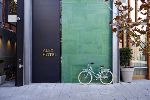 Alex Hotel - Schoolies Week Accommodation 9