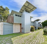 Sun Worship Eco Villas - Schoolies Week Accommodation
