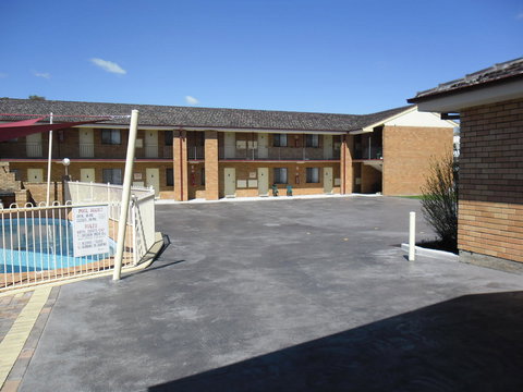 Ben Chifley Motor Inn - Schoolies Week Accommodation 35