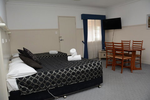 Ben Chifley Motor Inn - Schoolies Week Accommodation 20