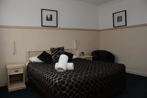 Ben Chifley Motor Inn - Schoolies Week Accommodation 19
