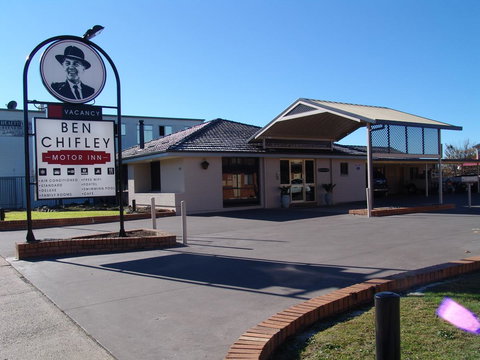 Ben Chifley Motor Inn - Schoolies Week Accommodation 0