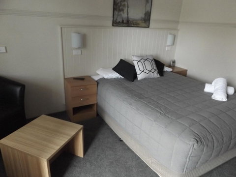 Ben Chifley Motor Inn - Schoolies Week Accommodation 9