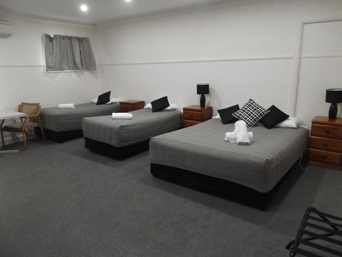 Ben Chifley Motor Inn - Schoolies Week Accommodation 1