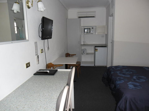 Ben Chifley Motor Inn - Schoolies Week Accommodation 31