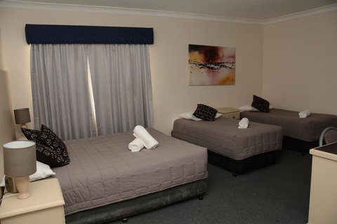Ben Chifley Motor Inn - Schoolies Week Accommodation 16