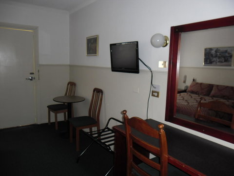 Ben Chifley Motor Inn - Schoolies Week Accommodation 41