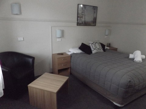 Ben Chifley Motor Inn - Schoolies Week Accommodation 3
