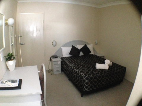 Ben Chifley Motor Inn - Schoolies Week Accommodation 30