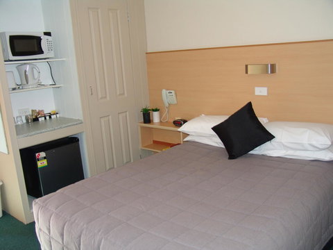 Ben Chifley Motor Inn - Schoolies Week Accommodation 27