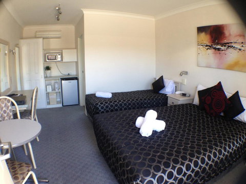 Ben Chifley Motor Inn - Schoolies Week Accommodation 29