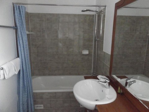 Ben Chifley Motor Inn - Schoolies Week Accommodation 7