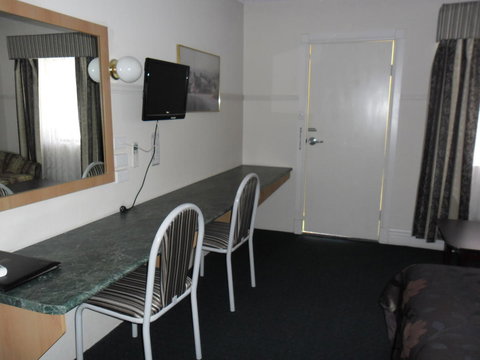 Ben Chifley Motor Inn - Schoolies Week Accommodation 40