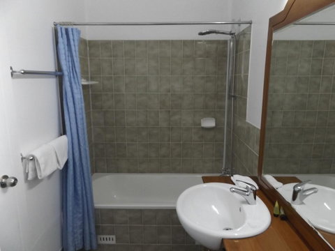 Ben Chifley Motor Inn - Schoolies Week Accommodation 11