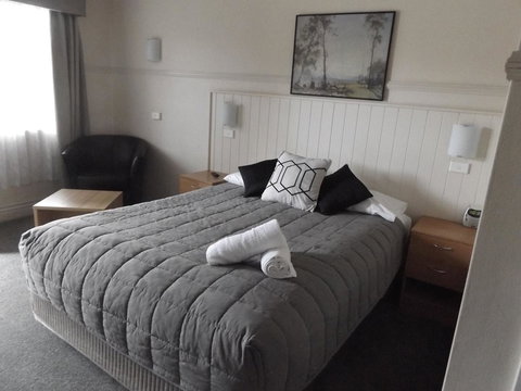 Ben Chifley Motor Inn - Schoolies Week Accommodation 2