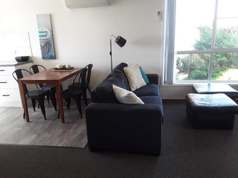 Narooma Golfers Lodge - Schoolies Week Accommodation 21