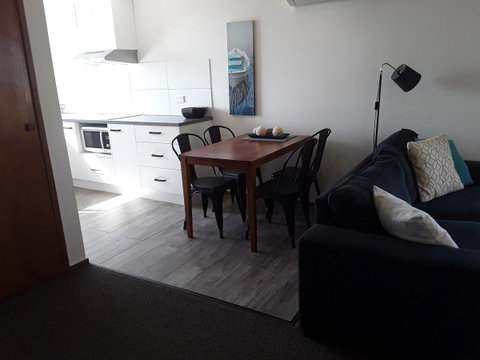 Narooma Golfers Lodge - Schoolies Week Accommodation 22