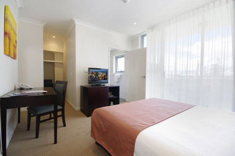 Macquarie Waters Boutique Apartment Hotel - Schoolies Week Accommodation 21