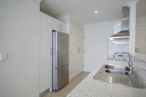 Macquarie Waters Boutique Apartment Hotel - Schoolies Week Accommodation 23