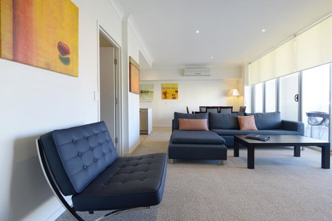 Macquarie Waters Boutique Apartment Hotel - Schoolies Week Accommodation 11
