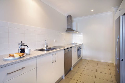 Macquarie Waters Boutique Apartment Hotel - Schoolies Week Accommodation 17