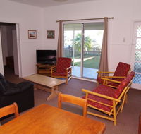 Fleur Cottage 7 Willow Street - Schoolies Week Accommodation