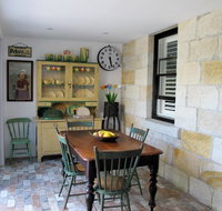 Apple Tree Cottage - Schoolies Week Accommodation