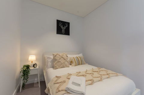 High Rise Apt In Heart Of Sydney Wt Harbour View - Schoolies Week Accommodation 21