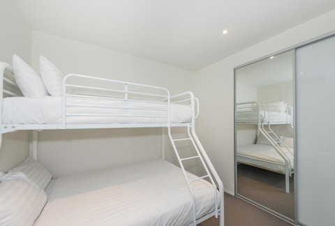 Lakefront 116 Kingston ACT - Schoolies Week Accommodation 4