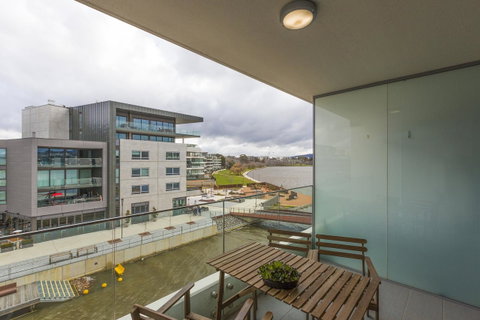 Lakefront 116 Kingston ACT - Schoolies Week Accommodation 9