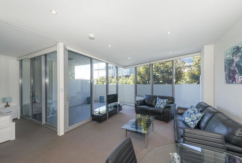 Lakefront 116 Kingston ACT - Schoolies Week Accommodation 2