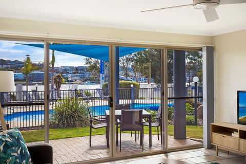 Sails Luxury Apartments Merimbula - Schoolies Week Accommodation 15