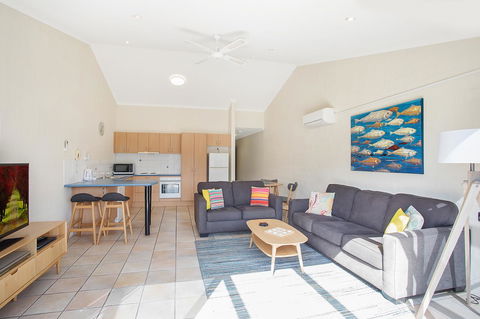 Sails Luxury Apartments Merimbula - Schoolies Week Accommodation 22
