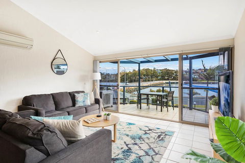 Sails Luxury Apartments Merimbula - Schoolies Week Accommodation 32