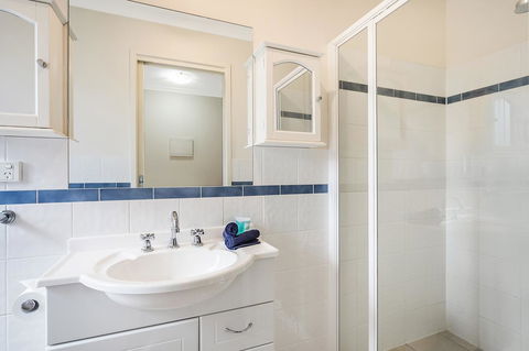Sails Luxury Apartments Merimbula - Schoolies Week Accommodation 24