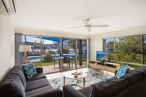Sails Luxury Apartments Merimbula - Schoolies Week Accommodation 14