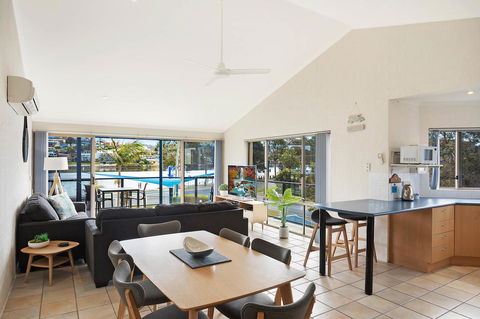 Sails Luxury Apartments Merimbula - Schoolies Week Accommodation 39