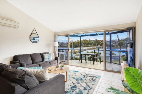 Sails Luxury Apartments Merimbula - Schoolies Week Accommodation 29