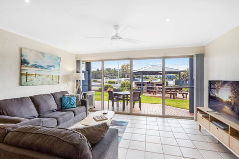 Sails Luxury Apartments Merimbula - Schoolies Week Accommodation 36