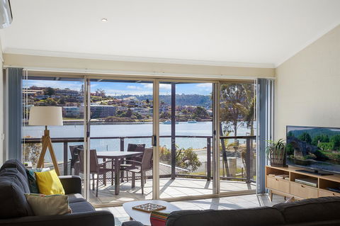 Sails Luxury Apartments Merimbula - Schoolies Week Accommodation 3